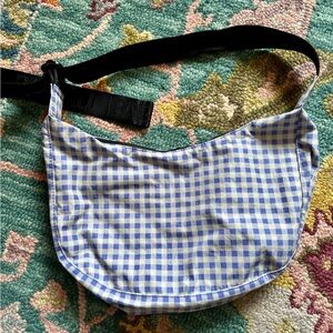 BAGGU Medium Crescent - Light Blue Gingham